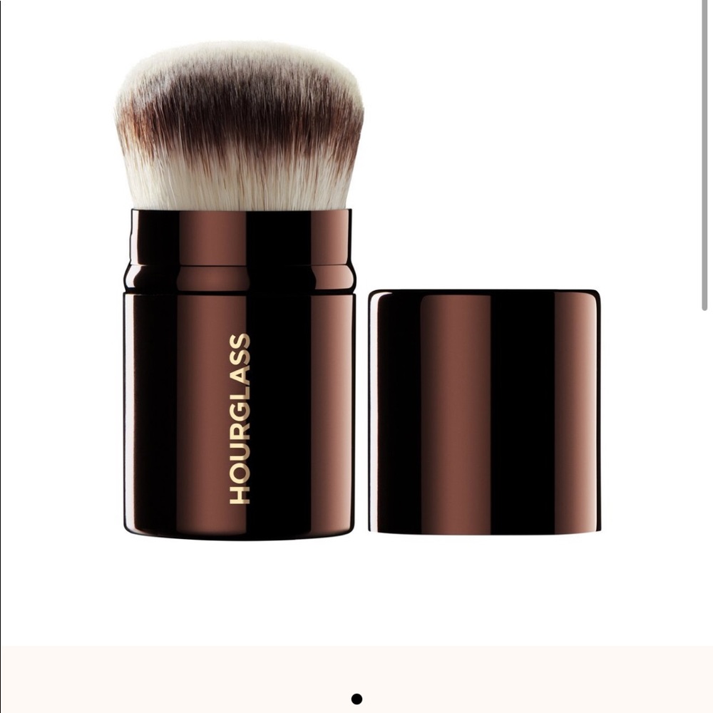 Brand new Hourglass retractable kabuki brush - Picture 2 of 4